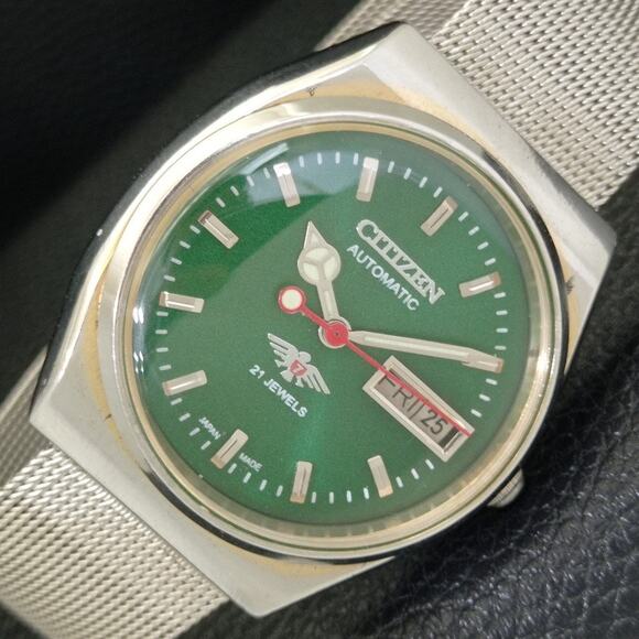 Citizen Other - Vintage 1990 Citizen Automatic Mens Silver Watch W/daydate & Green accents